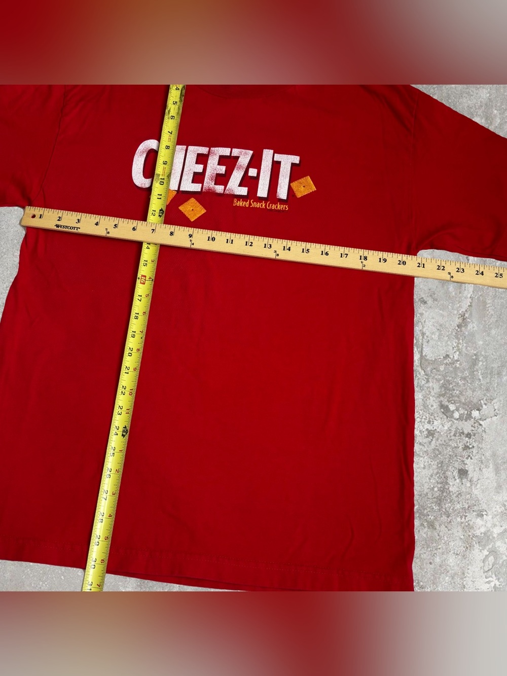 Vintage Cheez-It Baked Snack Crackers Red Graphic Tee - Picture 4 of 4